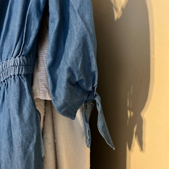 COLD SHOULDER CUTOUTS TURN UP FROM MICHAEL KORS - Picture 4 of 9